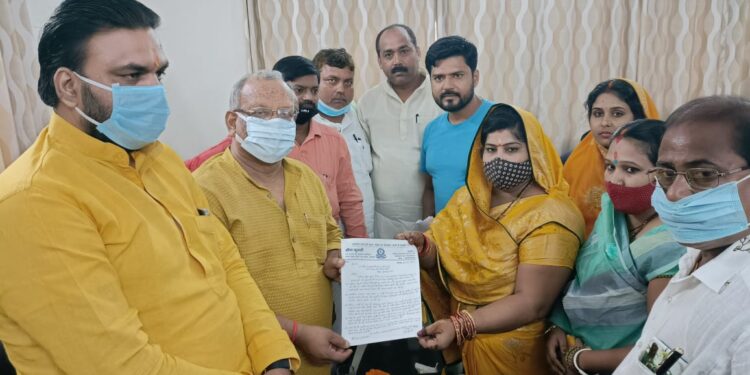 उप मुख्यमंत्री तारकिशोर प्रसाद तथा पंचायती राज मंत्री सम्राट चौधरी का नगर सभापति सीता कुमारी ने किया भव्य स्वागत,उप मुख्यमंत्री के समक्ष खोली समस्याओं की पोटली, सौंपा ज्ञापन
