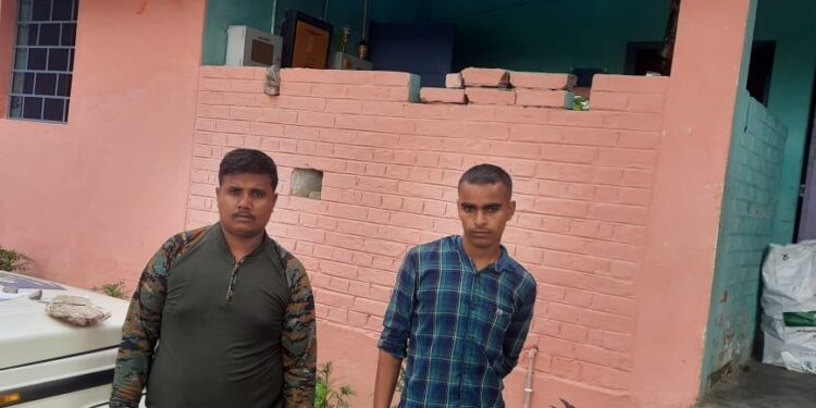 बाइक पर सवार होकर शराब की खेप पहुंचाने निकला था शिव,17 लीटर विदेशी शराब के साथ बहादुरपुर पिकेट पुलिस ने दबोचा,एसपी अमितेश कुमार के दिशा-निर्देश पर अभियान जारी, हड़कंप
