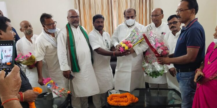 प्रभारी मंत्री मदन सहनी का एनडीए कार्यकर्ताओं ने किया भव्य स्वागत,जेडीयू जिलाध्यक्ष बबलू मंडल ने विभिन्न समस्याओं से कराया अवगत,तो मंत्री ने कहा- जल्द होगा समस्याओं का समाधान