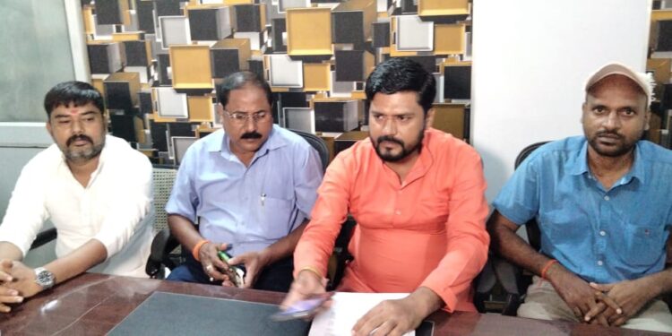 सदर विधायक और नगर पार्षदों के बीच आखिर क्यों हो रहा तकरार,नगर परिषद के नगर पार्षदों ने विधायक पर लगाया गैर जिम्मेदार होने का आरोप,कहा-अपनी नाकामियां छिपाने के लिए विधायक कर रहे हैं जनता को गुमराह