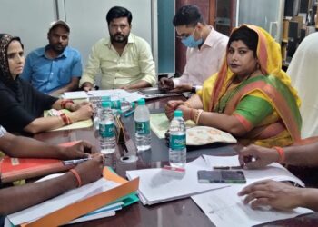 नप के कार्यपालक अभियंता पर आखिर क्यों बिफरी नगर सभापति सीता कुमारी!कई दिशा-निर्देश जारी करते हुए कहा-मुंह चिढ़ा रही स्टेशन रोड की जर्जर सड़कें,राहगीरों के चलने लायक बनाना जरुरी