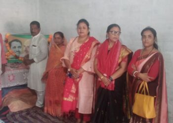 बच्चों के परवरिश को ले घर की दहलीज लांघकर पुरुषों की बराबरी कर रही महिलाओं को भाजपा ने किया सम्मानित,पीएम नरेन्द्र मोदी के जन्मोत्सव व उनके दो दशक के सफल कार्यकाल के उपलक्ष्य में जगह-जगह हो रहा कार्यक्रम का आयोजन, आगामी 7अक्टूबर तक आयोजित होंगे विभिन्न कार्यक्रम,निर्वतमान विधान पार्षद ने कहा-नए भारत के शिल्पीकार हैं हमारे प्रधानमंत्री