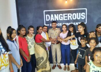 चित्रगुप्तनगर के थानेदार संजीब कुमार ने कहा-बेटों से ज्यादा बेटियां दे रही हैं कुशलता का परिचय,तो डेंजरस डांस कंपनी के संचालक ने कहा-‘हर मुश्किल में काम आती है बेटियां’ ‘लक्ष्मी का वरदान है बेटियां” सरस्वती की मान है बेटियां’ ‘देवों का वरदान है बेटियां’, अंतरराष्ट्रीय बेटी दिवस पर प्रतियोगिता आयोजित