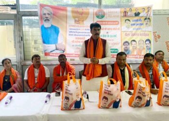 पीएम नरेन्द्र मोदी के जन्मोत्सव पर थैले का मुफ्त वितरण,विधायक संजय सरावगी ने कहा-पीएम का संदेश जन-जन तक पहुंचाना जरुरी