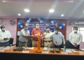 बिना रिचार्ज कराए अब नहीं उठा सकेंगे बिजली का आनंद,डीएम ने शहरी उपभोक्ताओं के लिए पुराने पोस्टपेड मीटर को स्मार्ट मीटर से बदलने के कार्य का किया शुभारंभ,पहला स्मार्ट प्रीपेड मीटर पुलिस अधीक्षक के कार्यालय में लगा