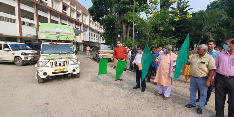रबी महोत्सव प्रचार रथ को डीएम ने हरी झंडी दिखाकर किया रवाना, किसानों को कृषि विभाग की विभिन्न योजनाओं से अवगत कराते हुए वातावरण प्रदूषित होने से बचाने का सिखाया जाएगा मूलमंत्र