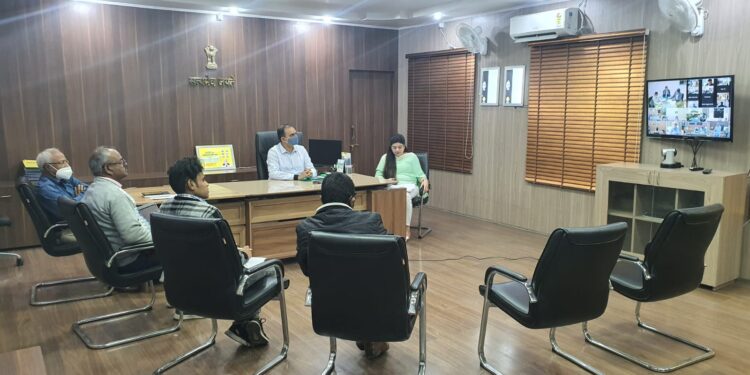 कोरोना के नए वैरिएंट ओमीक्रोन हैं बेहद घातक, मुख्य सचिव की अध्यक्षता में आयोजित हुई समीक्षात्मक बैठक, टेस्टिंग एवं टीकाकरण की हुई समीक्षा,टीकाकरण एवं टेस्टिंग बढ़ाने का निर्देश