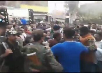 भारी गहमागहमी के बीच सदर प्रखंड प्रमुख का चुनाव सम्पन्न,कद्दावर जेडीयू नेता अशोक सिंह की पुत्रवधु काजल कुमारी को मिला प्रखंड प्रमुख का ताज,अनियंत्रित पंसस समर्थकों को नियंत्रित करने के लिए पुलिस को लेना पड़ा लाठियों का सहारा