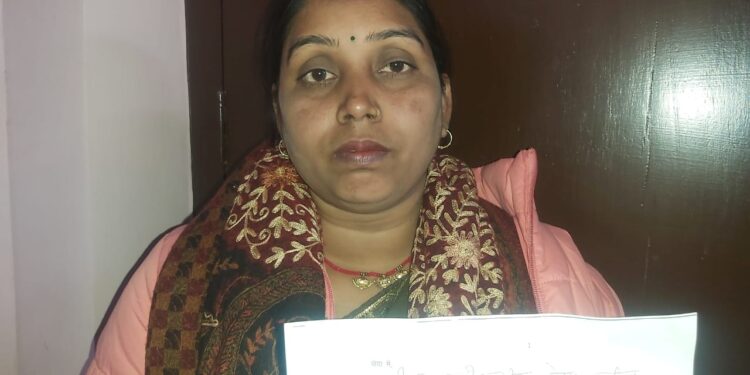 लूरक यादव हत्याकांड में आया नया मोड़,अभियुक्त बनाए गए सुबोध यादव की पत्नी श्वेता ने पति को बताया निर्दोष,एसपी से जांचोपरांत न्याय की गुहार