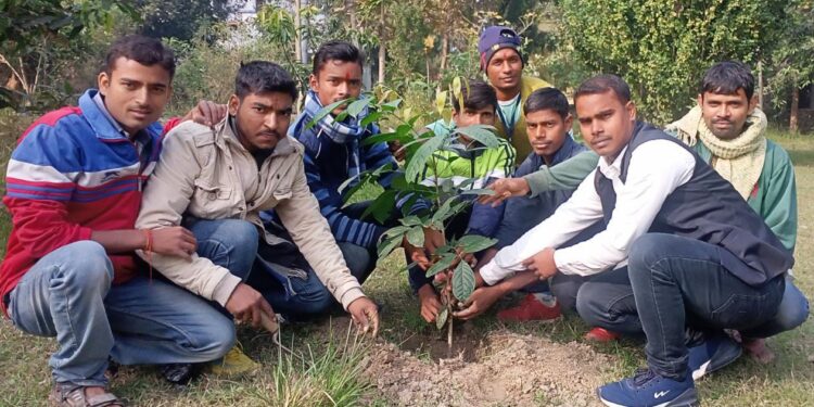 पूर्व नगर सभापति सह राजद नेता मनोहर यादव के जन्मदिन पर रहा उत्सवी माहौल,छात्र नेता रौशन ने कहा-राजनीति में किंग मेकर की भूमिका अदा कर रहे मनोहर यादव हैं युवाओं के सम्राट
