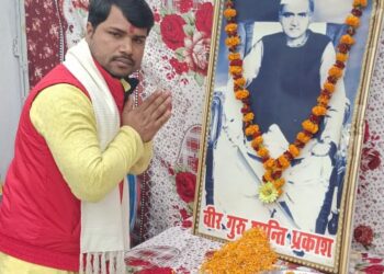 युवाओं के पथ प्रदर्शक रहे गुरु शांति प्रकाश जी की 29वीं पुण्यतिथि पर लगा समाज सेवियों का मेला, नगर उप सभापति सुनील पटेल तथा शिक्षक नेता मनीष सिंह ने कहा-हजारों युवाओं को परंपरागत शस्त्र,मल युद्ध, दंड युद्ध आदि का नि:शुल्क प्रशिक्षण देकर गुरु शांति प्रकाश युवाओं के दिलों में जलाते आ रहे थे आत्मविश्वास की ज्योति