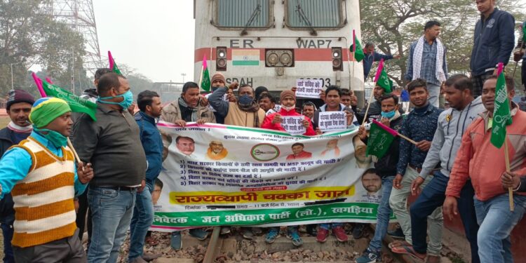 कह रहे हैं ना साफ-साफ, आप गद्दी छोड़े या ना छोड़े, आपकी जगह बैठेंगे जनप्रिय,जनप्रतिनिधियों की सुरक्षा नहीं तो खून बहेगी सड़कों पर: त्यागी