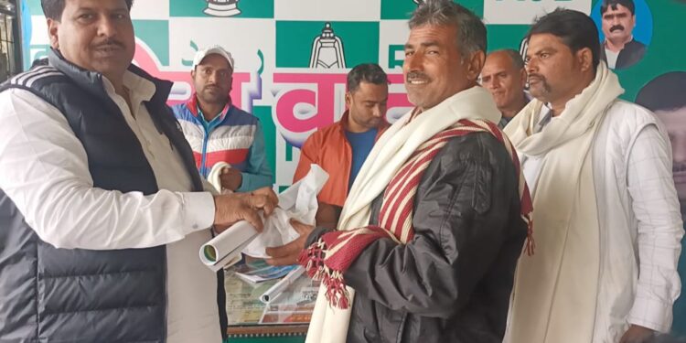 पूर्व नगर सभापति सह राजद नेता मनोहर यादव ने ठोंक दिया है राजनीतिक ताल, एमएलसी चुनाव को ले पंचायत प्रतिनिधियों से रोज हो रही मुलाकात,मिल रहा है भरपूर समर्थन, विरोधियों के होश हुए फाख्ता