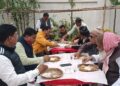 किंग मेकर बन चुके एमएलसी प्रत्याशी मनोहर यादव के आवास पर अल्पसंख्यक समाज के बंधुओं की जमी महफिल, था चूड़ा-दही का भोज, जमकर पकी राजनीतिक खिचड़ी