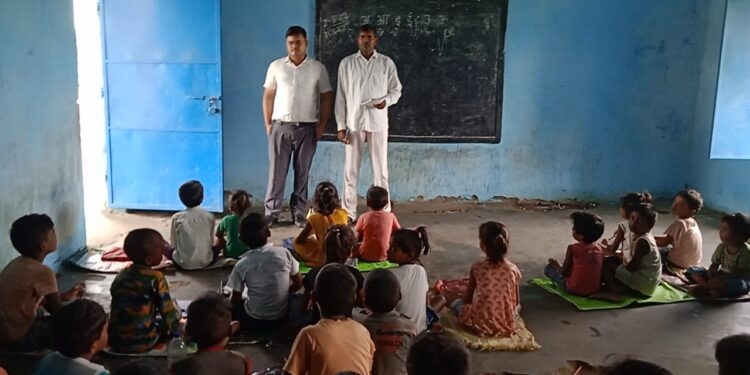 अनुमंडल लोक शिकायत निवारण पदाधिकारी के औचक निरीक्षण से भ्रष्ट कर्मियों के बीच हड़कंप, शुंभा पंचायत में मिली कई तरह की अनियमितताएं