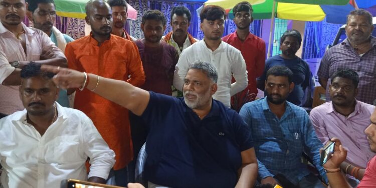 आखिर कब तक बिहार में चलता रहेगा हत्याओं का दौर और तमाशबीन बनी रहेगी पुलिस?जाप सुप्रीमो पप्पू यादव ने पैक्स अध्यक्ष चंदन यादव के हत्यारों की शीघ्र गिरफ्तारी को ले आवाज किया बुलंद,शासन-प्रशासन को रगड़ा