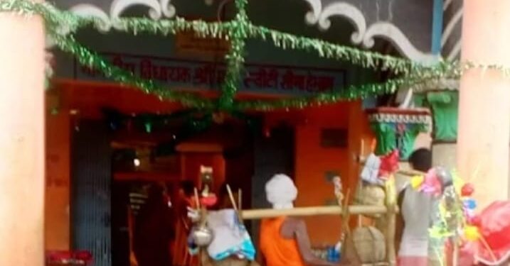कलवार सेवक समाज के चेयरमैन डॉ अरविन्द वर्मा ने कांवरिया धर्मशाला भवन की जर्जरता पर उठाए कई सावल,कहा-धर्मशाला के संचालन का कार्य भार कांवरिया बाबा वीरेंद्र जायसवाल के परिजनों को सौंपे सरकार