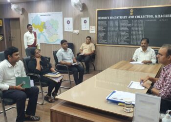 डीएम ने की सीएम के जनता दरबार से संबंधित विभिन्न मामलों की समीक्षा,त्वरित निष्पादन का दिया आदेश