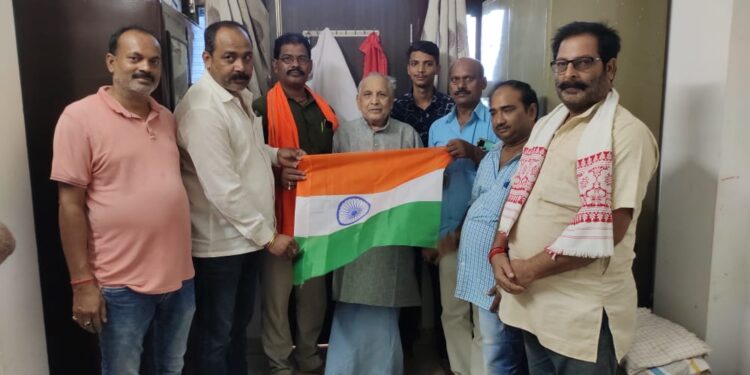 हर घर तिरंगा अभियान को ले निकला भाजपा कार्यकर्ताओं का जत्था,पूर्व जिलाध्यक्ष रविश चन्द्र सिन्हा ने कहा-हर घर लहरेगा तिरंगा