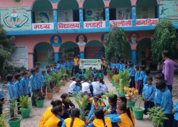 वृक्षों में रक्षा सूत्र बांधकर भाई की तरह रक्षा करने का लिया संकल्प,नेचर क्लब के सदस्यों की हुई तारीफ