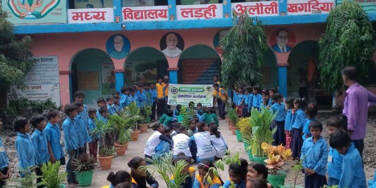 वृक्षों में रक्षा सूत्र बांधकर भाई की तरह रक्षा करने का लिया संकल्प,नेचर क्लब के सदस्यों की हुई तारीफ