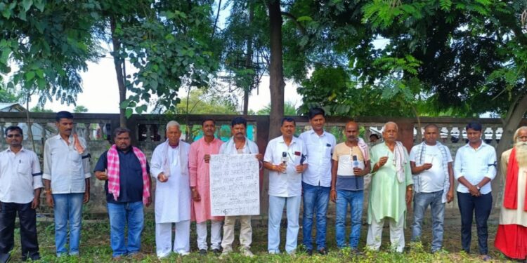 पत्रकार गोकुल की हत्या के विरोध में प्रतिवाद व कैंडल मार्च निकाल अपराधियों की गिरफ्तारी को ले आवाज किया बुलंद