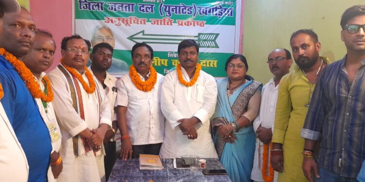 जदयू जिलाध्यक्ष बबलू मंडल ने कहा कि टोला संपर्क यात्रा पार्टी को सशक्त और मजबूत बनाने का होगा बेहतर आधार, जदयूु एससी/एसटी की बैठक में नीतीश सरकार के कार्यों की हुई व्यापक चर्चा