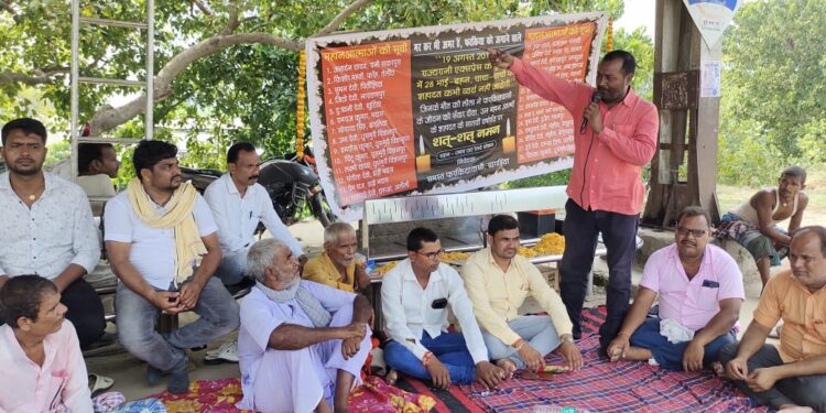 मौत के शिकार हुए 28 श्रद्धालुओं को यादकर भावुक हुए नागेन्द्र त्यागी, सभा आयोजित कर दी गई श्रद्धांजलि,2013 में धमारा घाट पर राज्यरानी एक्सप्रेस की चपेट में आकर मौत का शिकार हुए थे माँ कात्यायनी के 28 भक्त