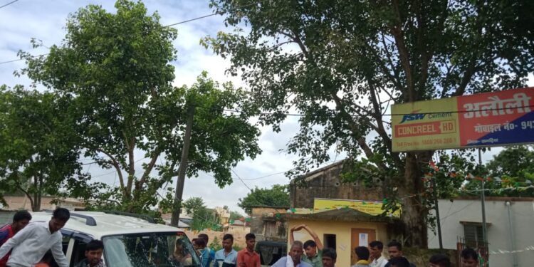 गुप्तांग में सांप के डंसने से साधु की हो गई मौत,ओझा के चक्कर में पड़ कर परिजनों ने ले ली जान