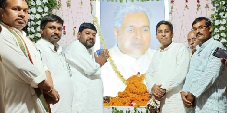 सदानन्द बाबू की प्रथम पुण्यतिथि पर पहुंचे समाज कल्याण मंत्री मदन सहनी ने कहा-उनकी कृति हमलोगों के लिए प्रेरणास्रोत,तो शुभानन्द ने कहा-पिता के अधूरे सपने को हर संभव करेंगे साकार