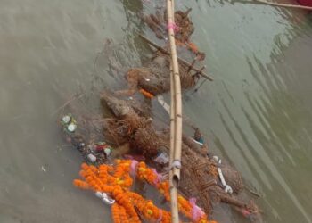 खगड़िया में मूर्ति विसर्जन के दौरान श्रद्धालु और पुलिस के बीच झडप, पुलिस द्वारा लाठी चार्ज और प्रतिमा विखंडित कर प्रवाहित करने के विरोध में राजेन्द्र चौक जाम