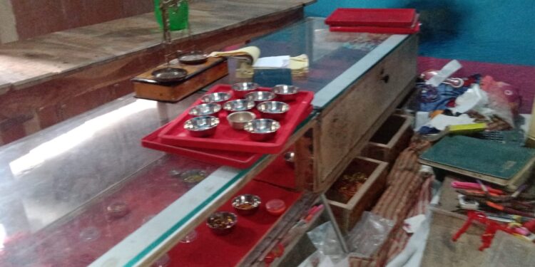 ज्वेलरी शॉप से चोरों ने हजारों का माल उड़ाया,गैस कटर से दुकान का ताला काटकर चोरों ने दिया घटना को अंजाम