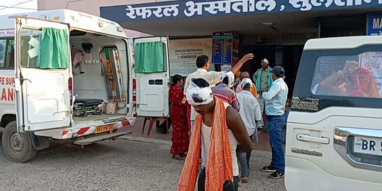 ट्रैक्टर और ऑटो के बीच हुई भीषण टक्कर में दस लोग बुरी तरह जख्मी,बच्चे का मुंडन कराकर ऑटो पर सवार हो इटहरी लौट रहे थे एक ही परिवार के लोग