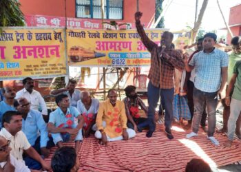 आखिर कब तक दिखता रहेगा केन्द्र सरकार का सख्त चेहरा!अनशनकारी किशोर सिंह ने कहा- एक्सप्रेस ट्रेनों का ठहराव होने तक जारी रहेगा आमरण अनशन,तो नागेन्द्र सिंह त्यागी ने भी केन्द्र सरकार को चेताया