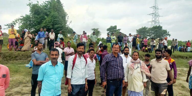 शौच करने नदी तट पर गई दो सगी बहनें बागमती में लापता, नदी को खंगाल रही एसडीआरएफ की टीम