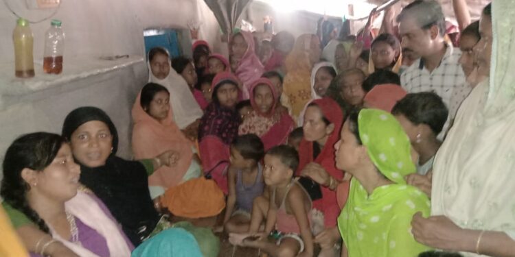 पुत्री के साथ छेड़खानी का किया विरोध,तो मनचले और उसके परिवार वालों ने पिता की कर दी हत्या, युवती की मां और भाई पर भी तलवार से किया जानलेवा हमला