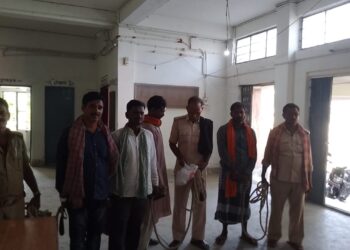 नाबालिग लड़की को भगाने का आरोपी धराया, तो एक लीटर देसी शराब के साथ कारोबारी चढ़ा पुलिस के हत्थे,एक मामले में पिता-पुत्र भी हुआ गिरफ्तार