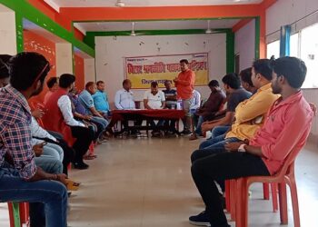 पत्रकारों ने कर दिया लड़ाई का ऐलान,पत्रकार के साथ हुई मारपीट और जिला प्रशासन द्वारा फर्जी मुकदमे में फंसाए जाने की हुई घोर निंदा,बिहार श्रमजीवी पत्रकार यूनियन की बैठक में आक्रोशित पत्रकारों ने कहा-अपनी करनी से बाज आए जिला प्रशासन और विधायक, अन्यथा हो जाएगी आर-पार की लड़ाई