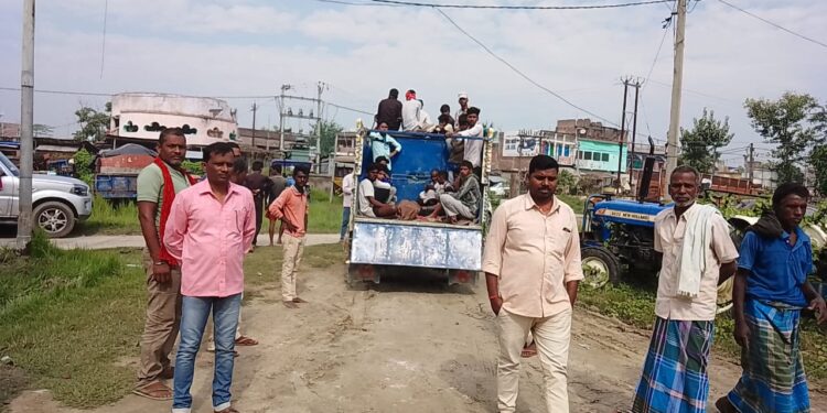 बहन के ससुराल से दोस्तों के साथ घर लौट रहे शिक्षक पुत्र की सड़क हादसे में दर्दनाक मौत,पसरा मातम