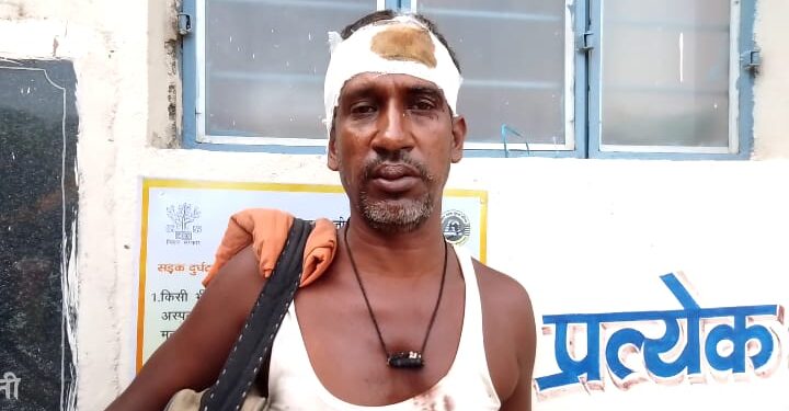 दबंगों ने ऑटो में कब्जा लगाने मिस्त्री को बुलाया घर और पीट-पीटकर बुरी तरह कर दिया जख्मी