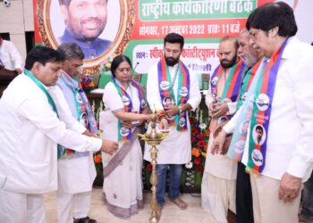 लोजपा (रामविलास)की राष्ट्रीय कार्यकारिणी की बैठक शुरु,राष्ट्रीय अध्यक्ष चिराग पासवान ने दीप प्रज्वलित कर की है बैठक की शुरुआत