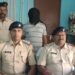 इनामी अपराधी रविन्द्र दास धराया,हत्या मामले में फरार चल रहे अपराधी को कैथी गांव से पसराहा पुलिस ने दबोचा,एक अन्य की तलाश जारी