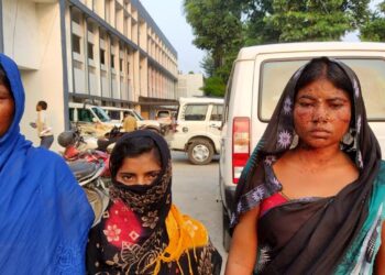 दरिंदे ने घर में घुसकर सुप्तावस्था में युवती को बनाना चाहा हवश का शिकार,शोर सुनकर पहुंची युवती की मां पर मनचले ने चला दी गोली,बाल-बाल बची महिला,लेकिन बारुद से झुलसा चेहरा