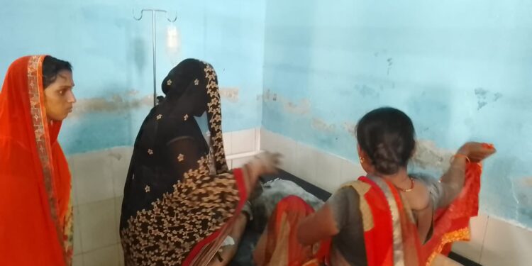 बेलदौर में करंट लगने से दस वर्षीय बालक की मौत,मौत के शिकार हुए बालक की मां की हालत गंभीर