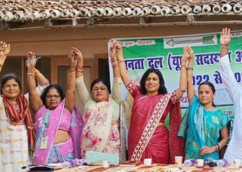 महिलाओं की जमी महफिल और बिहार के मुखिया नीतीश कुमार का खूब हुआ गुणगान, पूर्व विधायक मंजू कुमारी ने कहा कि,नीतीश शासनकाल में महिलाओं का चौतरफा हुआ विकास, तो जिलाध्यक्ष बबलू मंडल ने कहा-सम्मान के साथ सुरक्षित जी रही महिलाएं