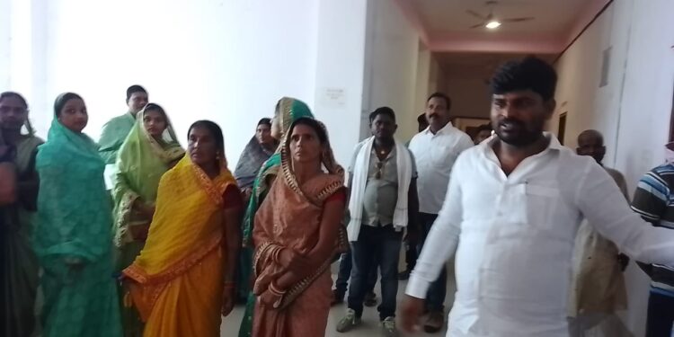 बेलदौर की प्रखंड प्रमुख और उनके पुत्र का कारनामा आया सामने, पंससों ने लगाया हर योजना के नाम पर 42पर्सेंट कमीशन मांगने का आरोप