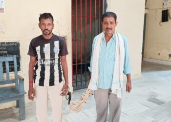 किसी वारदात को अंजाम देने से पहले देसी पिस्टल के साथ गिरफ्तार,एक बोतल शराब भी बरामद