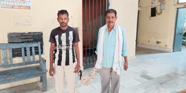 किसी वारदात को अंजाम देने से पहले देसी पिस्टल के साथ गिरफ्तार,एक बोतल शराब भी बरामद