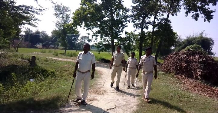 कुर्की जब्ती से नाराज हत्यारोपी द्वारा मौत की शिकार हो चुकी इंदिरा देवी के परिजनों को गोली मारने की कोशिश,पुलिस चौकस