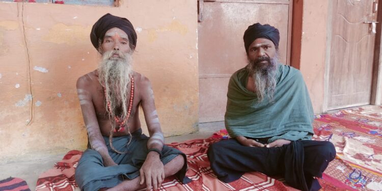 …और नाव पर ही होती थी माँ काली की पूजा, योगिराज डॉ रामनाथ अघोरी बाबा आश्रम में दी जाती है बकरे की बली,तंत्र साधना के लिए अघोरियों का लगता है जमघट